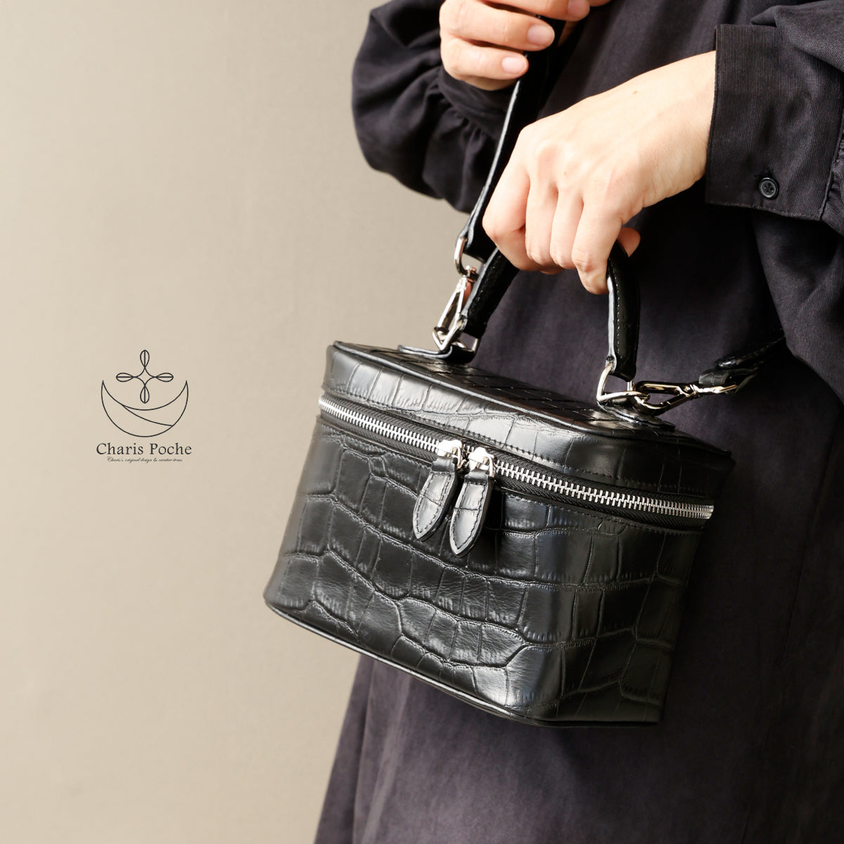 希少✨【バーバリーブルーレーベル】バニティバッグ ポーチ ホース刺繍 ブラック 希少】 バーバリーブルーレーベル ハンドバッグ ホースロゴ刺繍 ストライプ